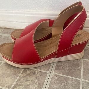 NWOT Henrry Ferrera,women's sandals